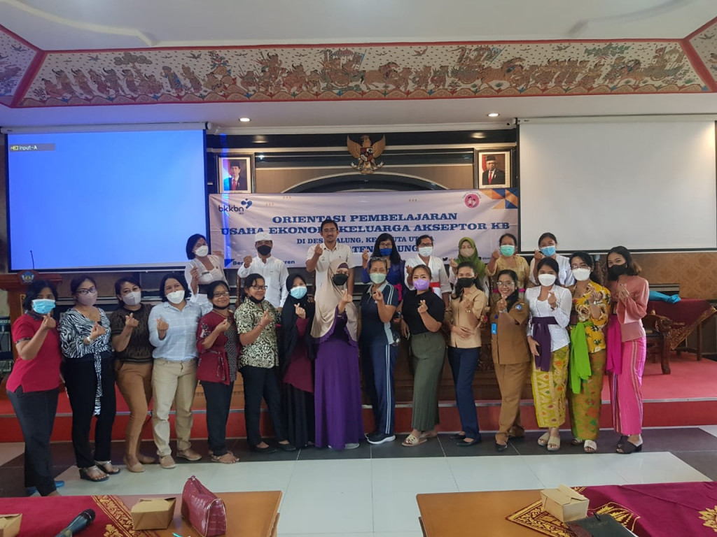 Kegiatan Orientasi Pembelajaran Usaha Ekonomi Keluarga Akseptor di Desa Dalung